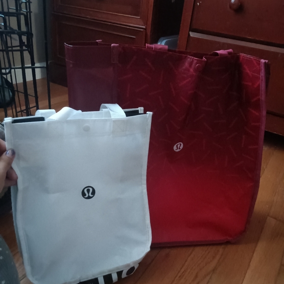 2 Lululemon bags - Picture 15 of 16